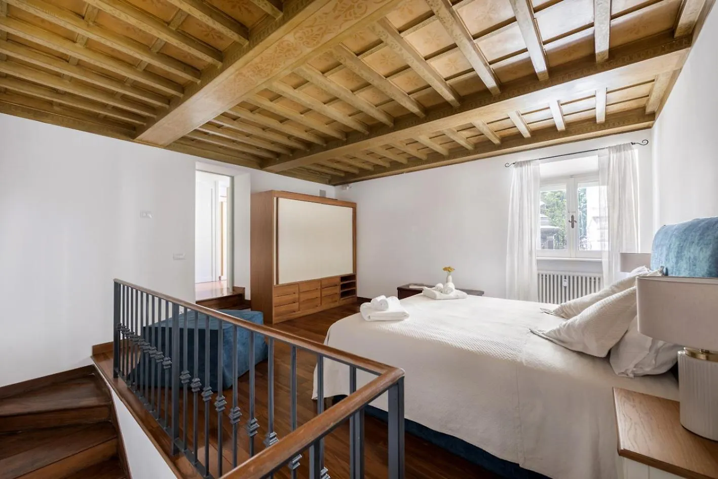 Amazing Via Giulia Apartment Rome Italy